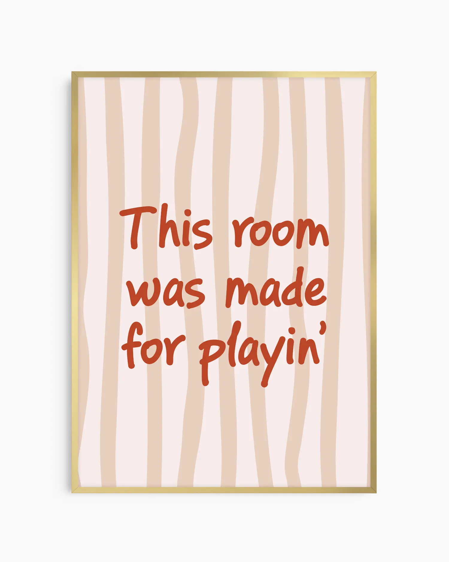 Nursery poster with text 'This room was made for playin'' on a beige striped background, framed in a golden aluminium frame.